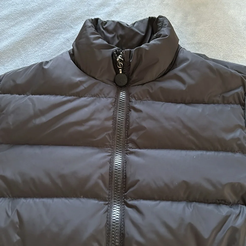 Moncler black short puffer with zip cuffs - Picture 9 of 16